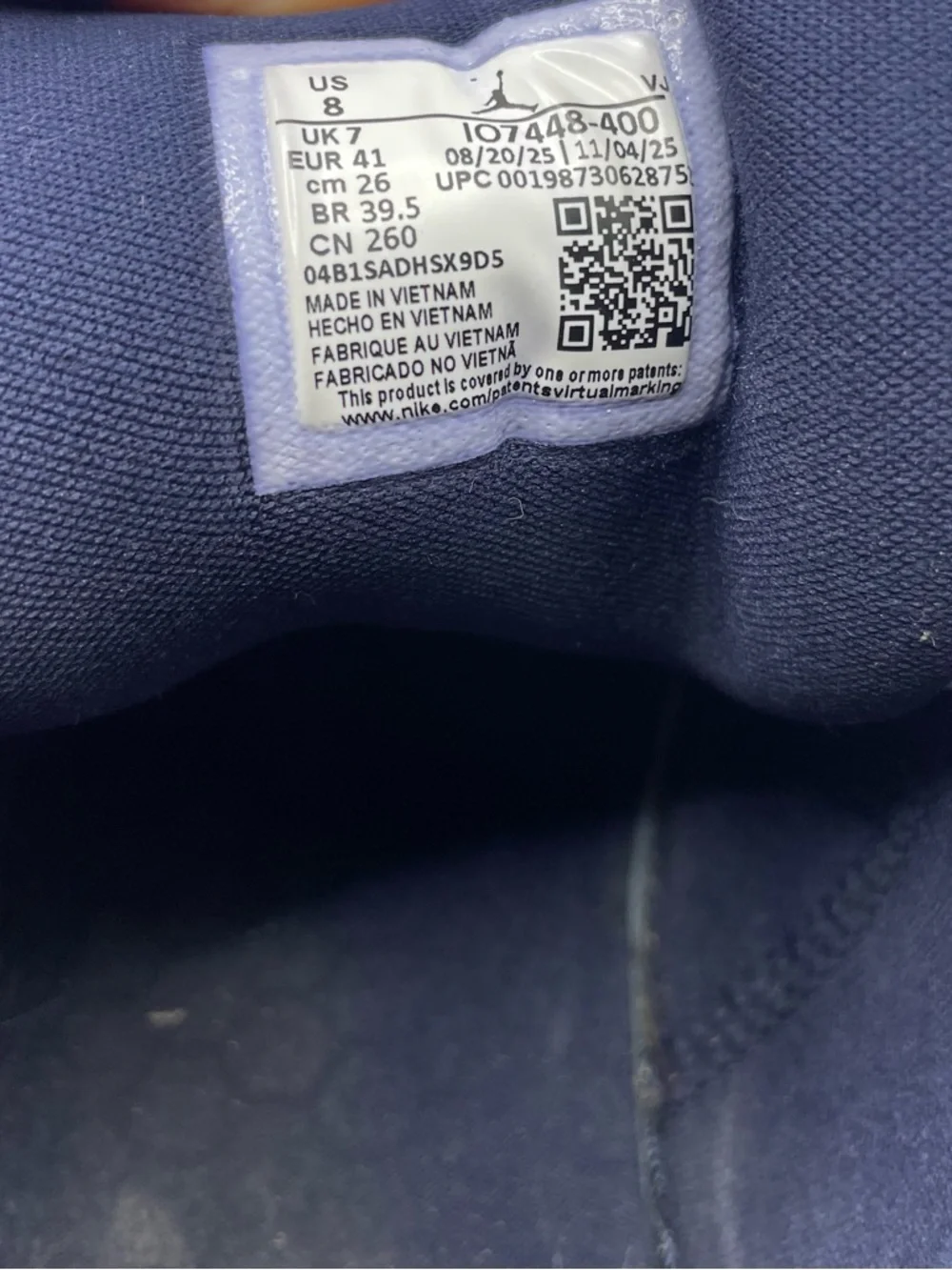 Nike Navy & White‎ Low-Top Sneakers with Yellow Logo